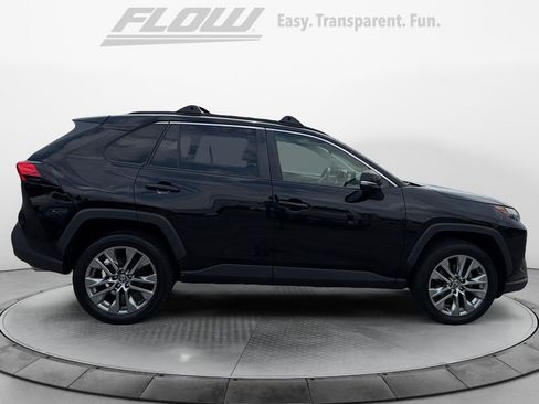 Used 2022 Toyota RAV4 XLE Premium AWD/4WD image 10