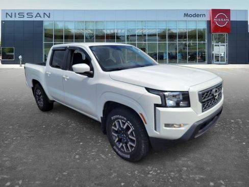 Certified 2022 Nissan Frontier SV RWD image 3