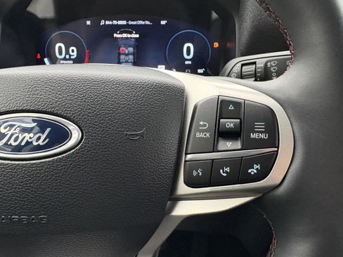 Used 2025 Ford Explorer Active AWD/4WD image 11