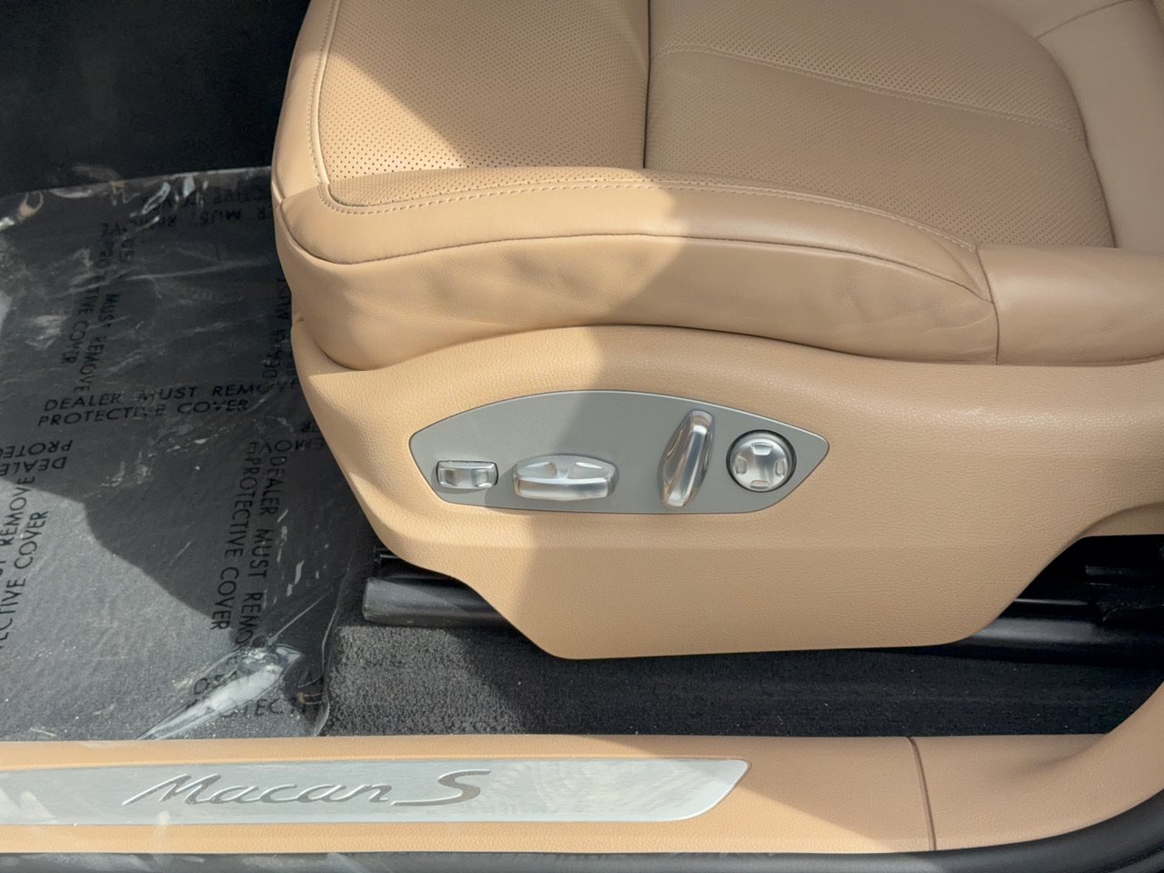 Certified 2023 Porsche Macan S AWD/4WD image 16