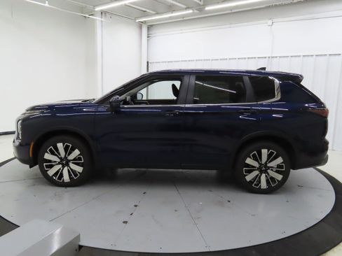 New 2025 Mitsubishi Outlander SE image 6