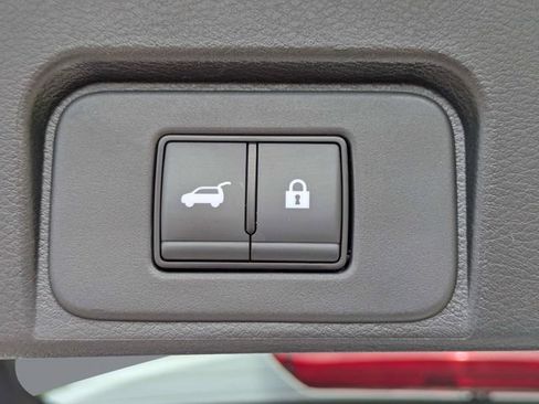 Used 2024 Nissan Rogue SV FWD image 34