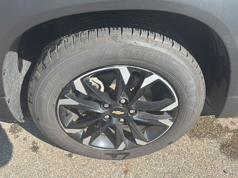 Used 2021 Chevrolet TrailBlazer LT w/ Convenience Package FWD image 9