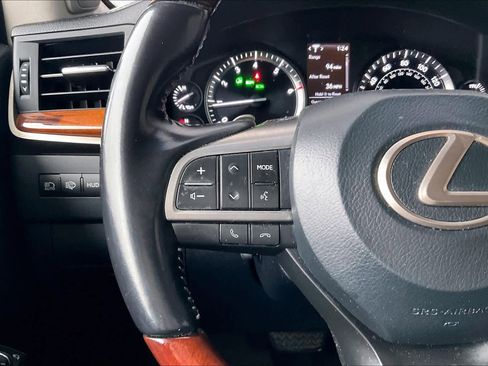 Used 2020 Lexus LX 570 4WD w/ 3rd Row & Luxury Pkg image 22