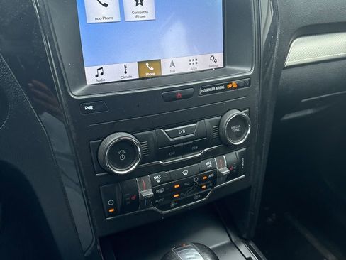 Used 2019 Ford Explorer XLT w/ Equipment Group 202A image 9