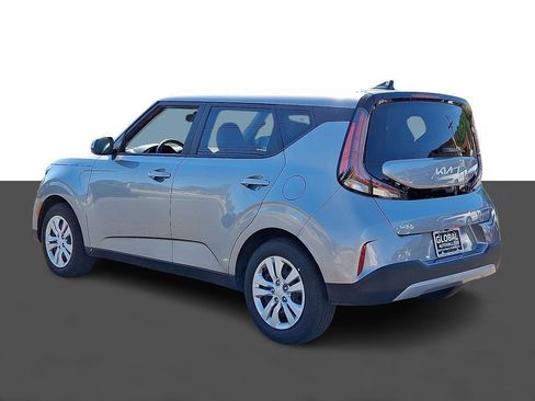 Used 2025 Kia Soul LX FWD image 5
