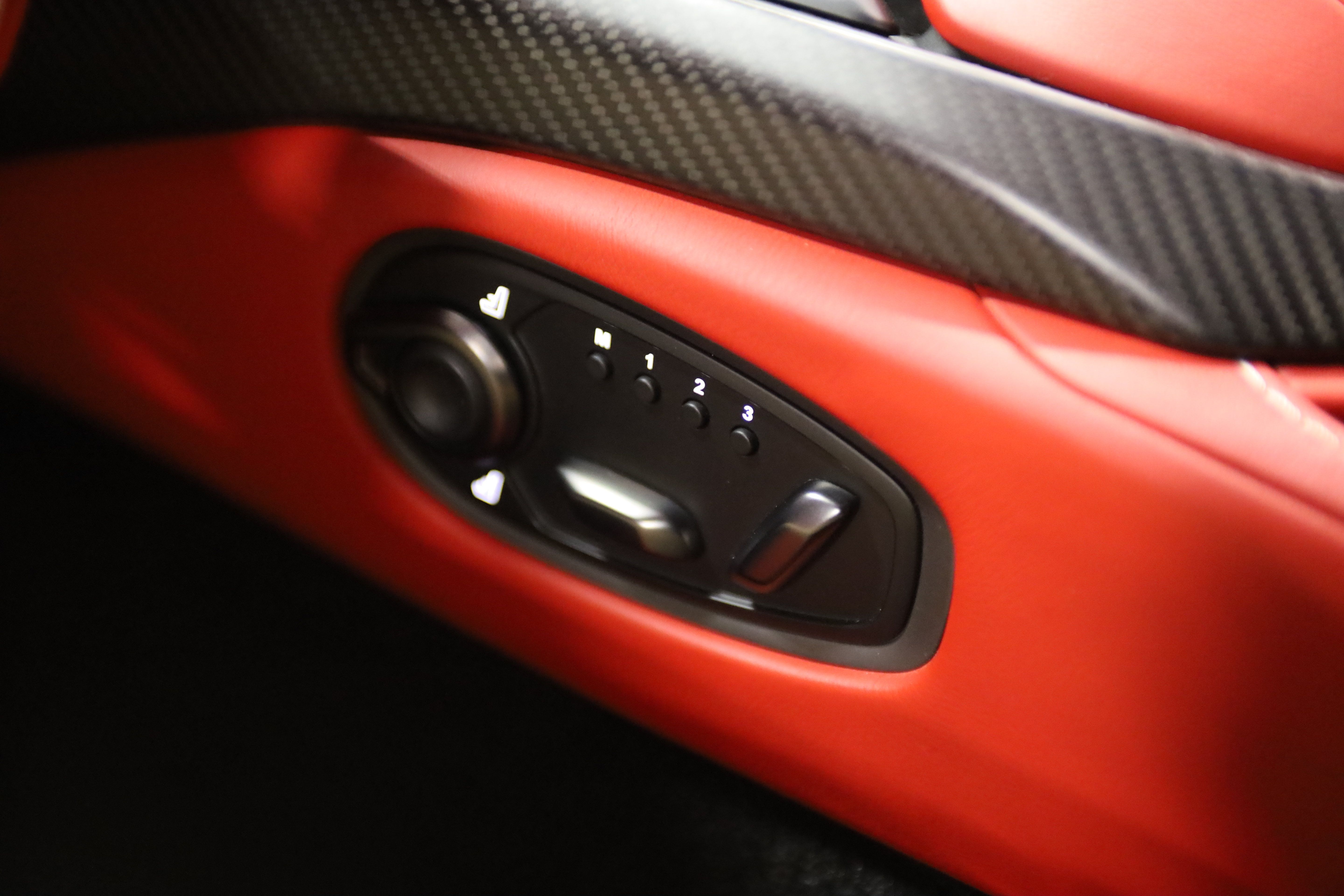 Used 2019 Aston Martin V8 Vantage Coupe RWD image 27