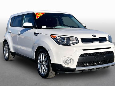 Used 2018 Kia Soul + FWD image 10