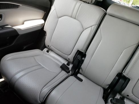 Used 2024 Honda Pilot Elite image 12