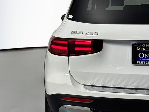 New 2025 Mercedes-Benz GLB 250 image 14