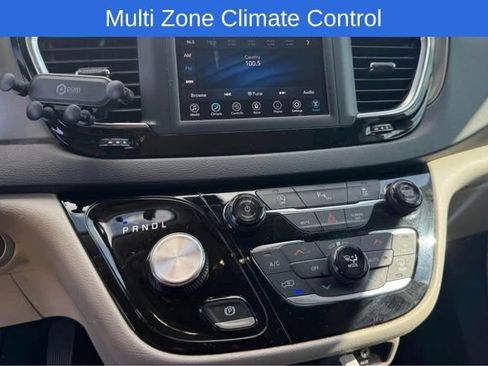 Used 2020 Chrysler Pacifica Touring-L FWD image 6