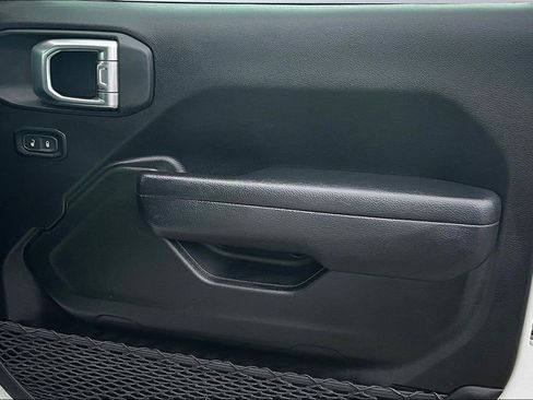 Used 2025 Jeep Wrangler Sport S image 28