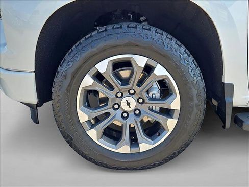Used 2024 Chevrolet Silverado 1500 High Country w/ Technology Package AWD/4WD image 24