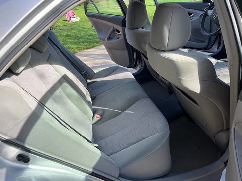 Used 2011 Toyota Camry LE FWD image 5