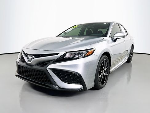 Used 2024 Toyota Camry SE FWD image 10