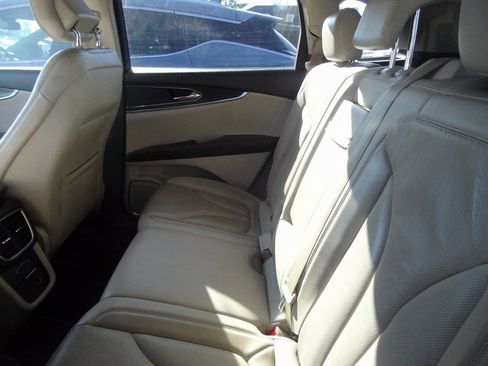 Used 2017 Lincoln MKX Reserve w/ Lincoln MKX Climate Package image 8