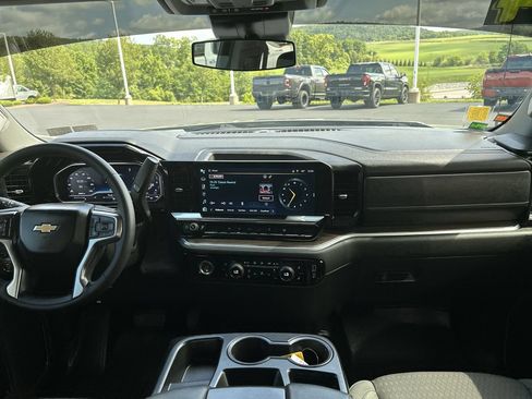 Used 2024 Chevrolet Silverado 1500 LT AWD/4WD image 18