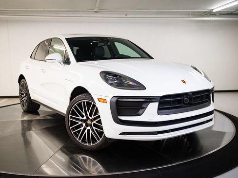 Certified 2023 Porsche Macan AWD/4WD image 9