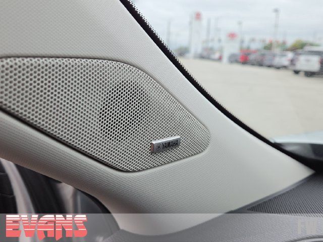 Used 2025 Mitsubishi Outlander AWD image 6
