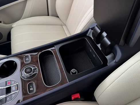 New 2025 Bentley Bentayga image 24