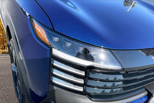 Used 2025 Nissan Kicks SR FWD image 30