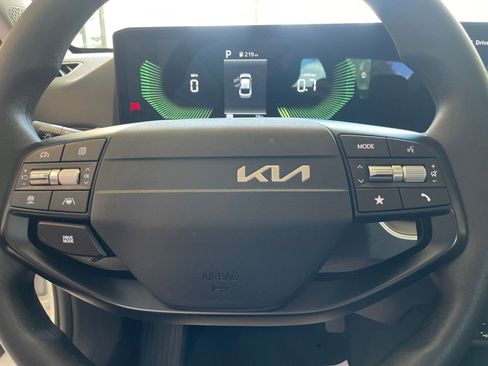 Used 2025 Kia K4 LXS image 29