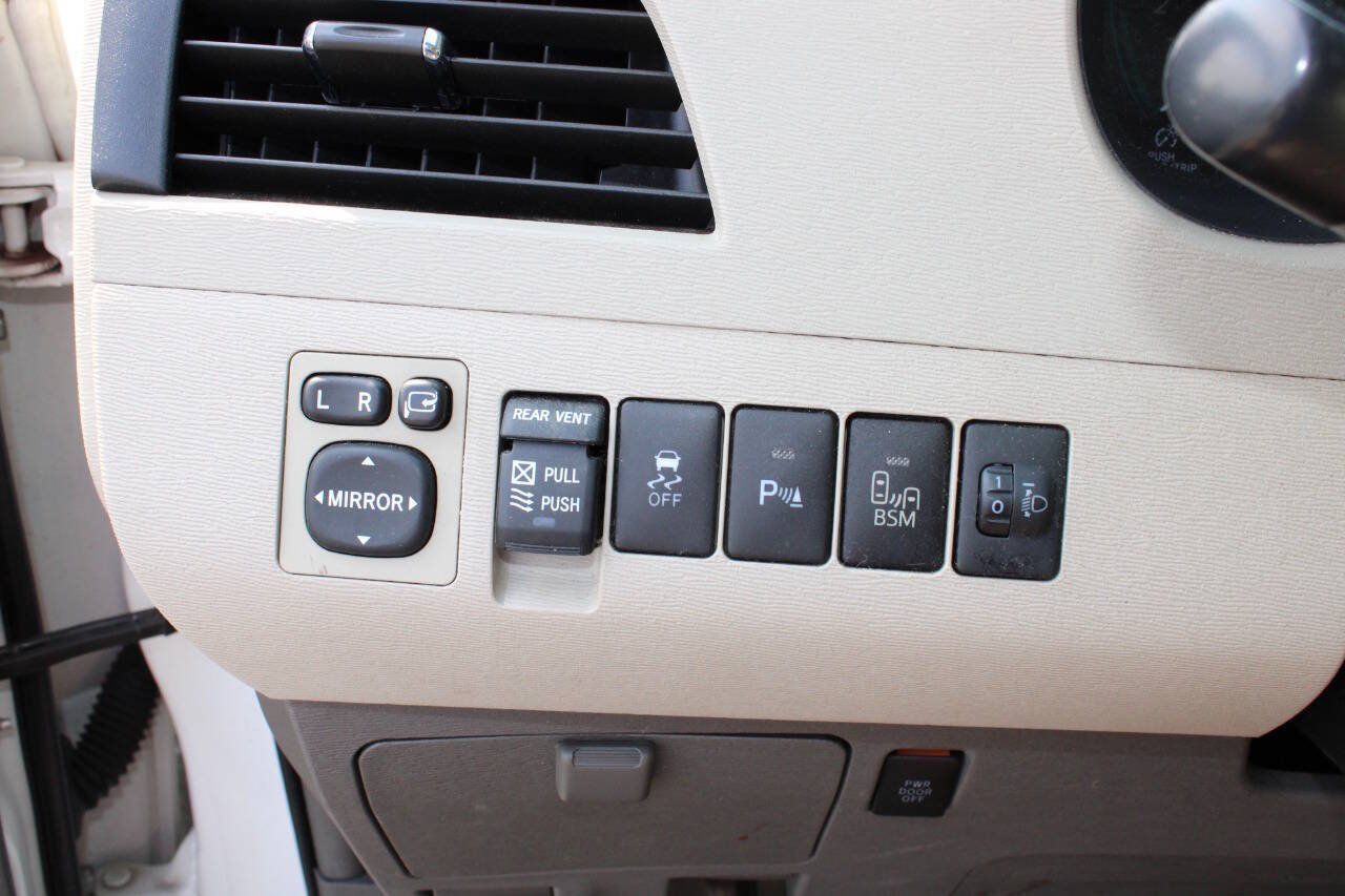 Used 2013 Toyota Sienna Limited w/ Premium Pkg FWD image 19