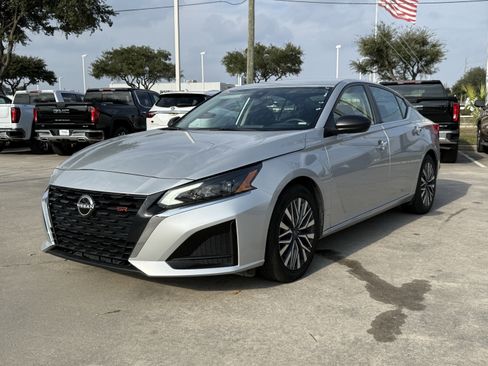 Used 2024 Nissan Altima 2.5 SV image 9