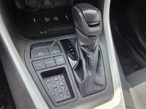 Used 2023 Toyota RAV4 LE image 19