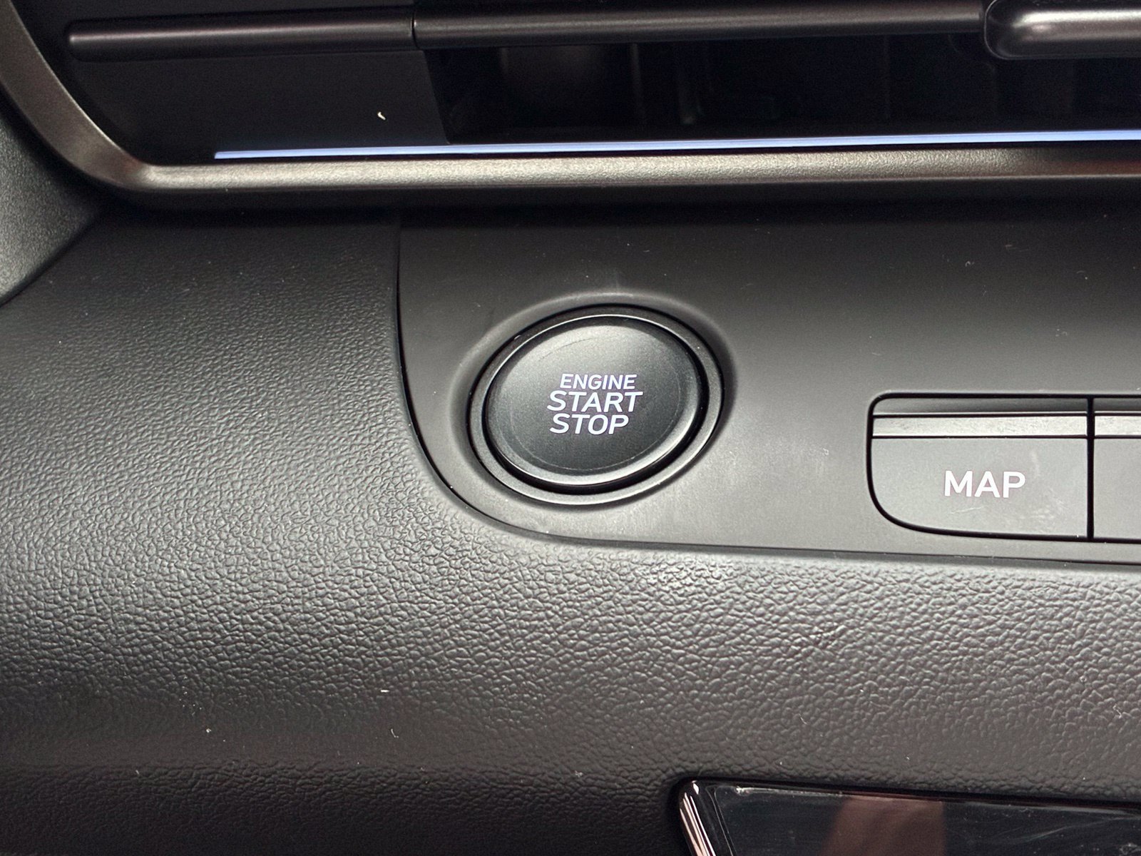 Used 2025 Hyundai Elantra SEL FWD image 24
