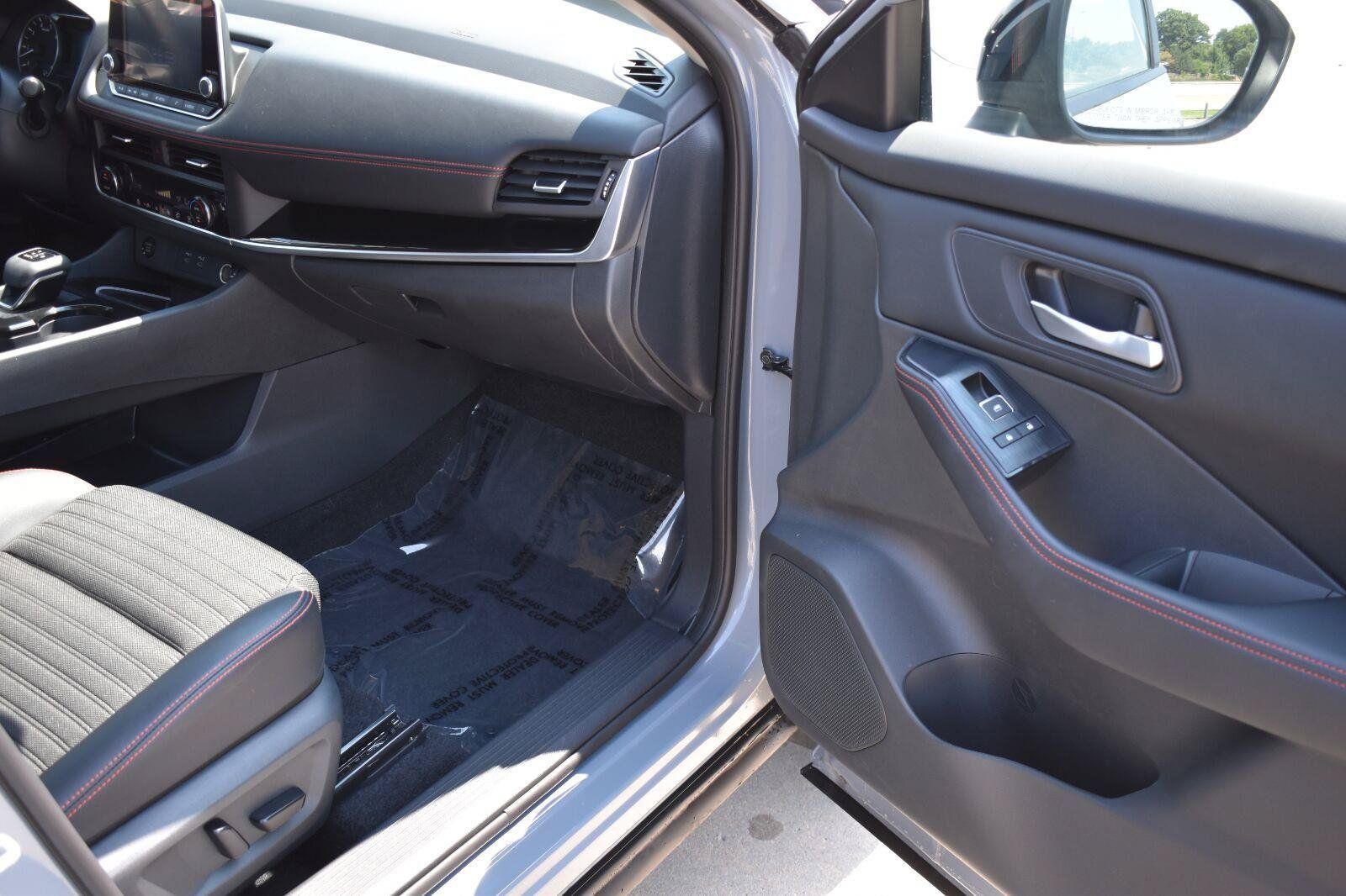 Used 2025 Nissan Rogue SV w/ Rock Creek Premium Package AWD/4WD image 15