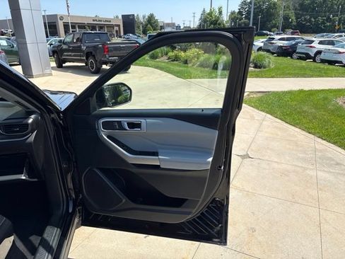 Used 2023 Ford Explorer XLT w/ Equipment Group 202A AWD/4WD image 36