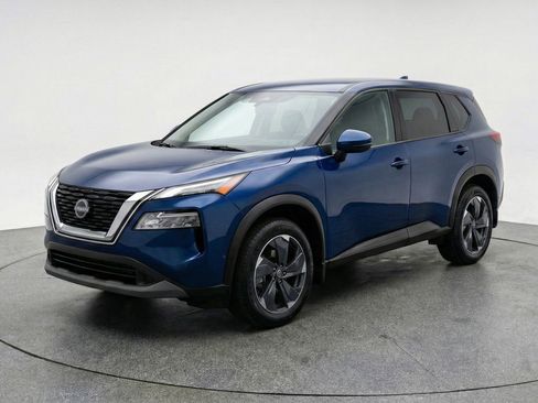 Used 2025 Nissan Rogue SV AWD/4WD image 3
