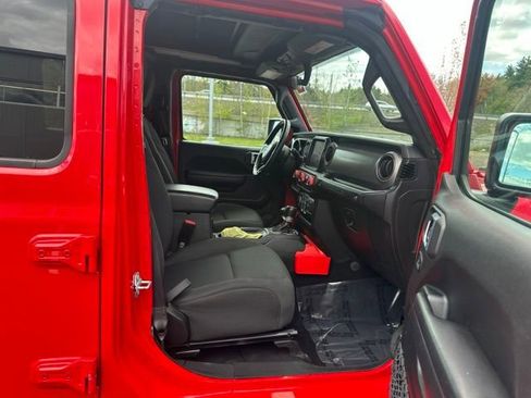 Used 2021 Jeep Wrangler Unlimited Sport AWD/4WD image 12
