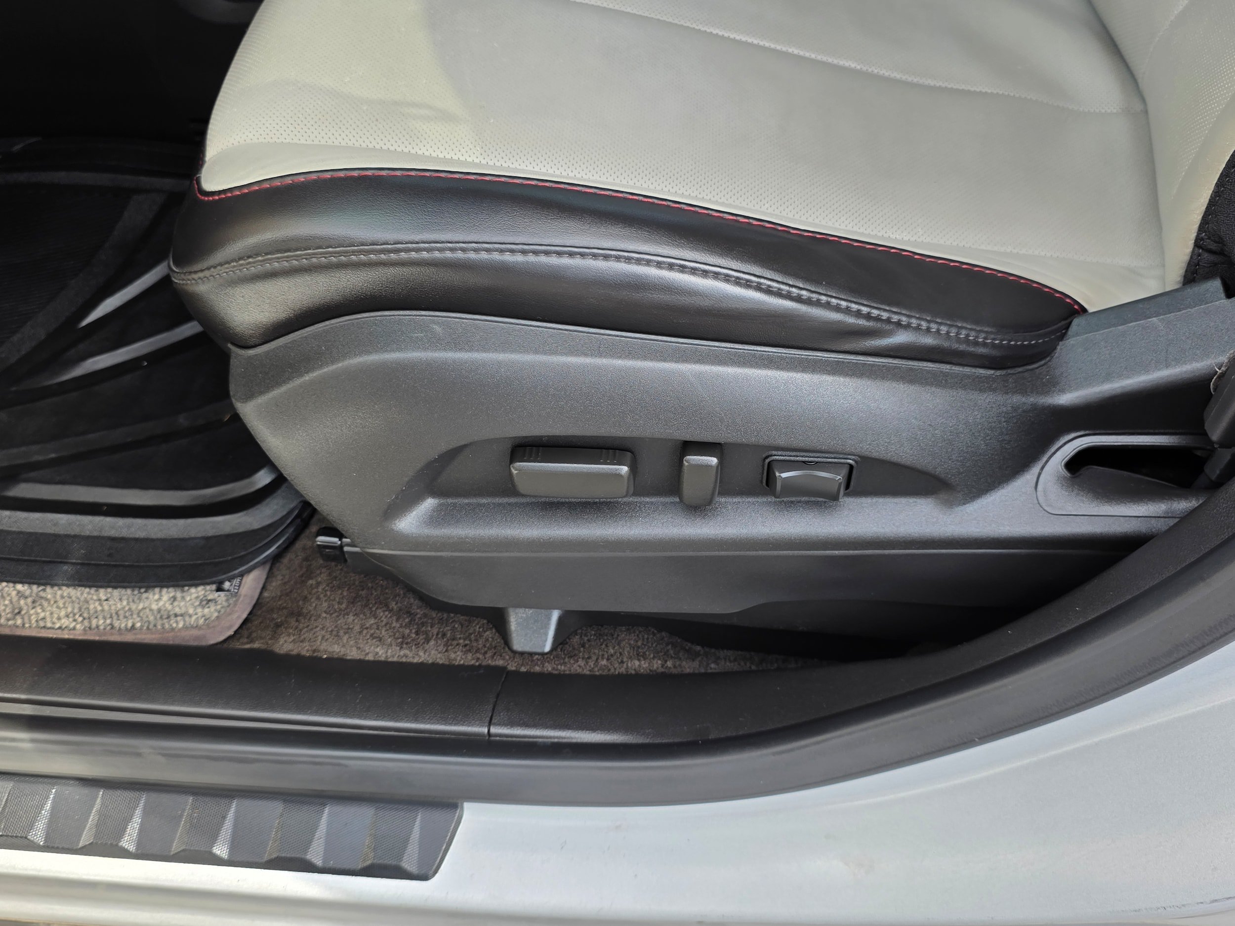 Used 2010 Chevrolet Equinox LT w/ Chrome Appearance Package FWD image 15