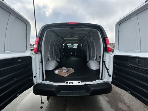 New 2025 Chevrolet Express 3500 Extended image 20