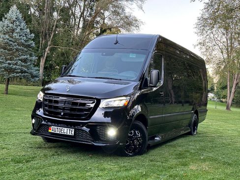 Used 2024 Mercedes-Benz Sprinter 3500 image 11