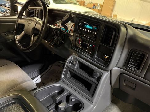 Used 2006 Chevrolet Silverado 3500 LT w/ Heavy-Duty Power Package image 39