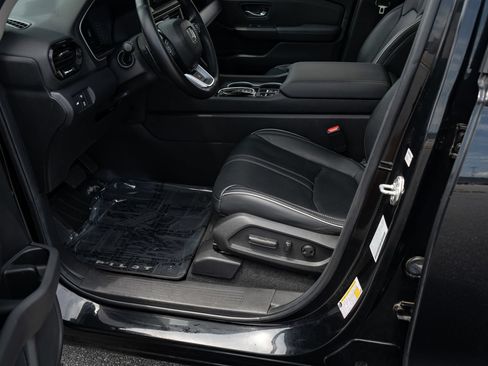 Used 2023 Honda Pilot Elite image 18