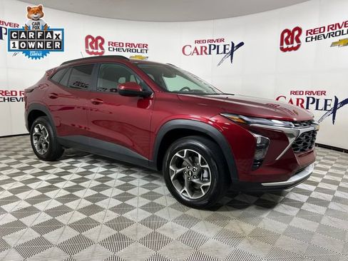 Used 2025 Chevrolet Trax LT w/ LT Convenience Package FWD image 1