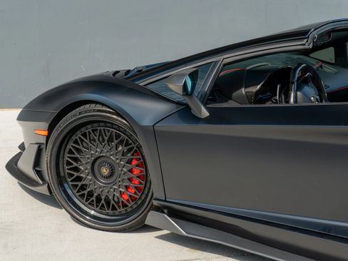 Used 2020 Lamborghini Aventador SVJ AWD/4WD image 55