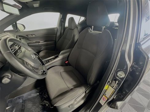 Used 2018 Toyota C-HR XLE image 9