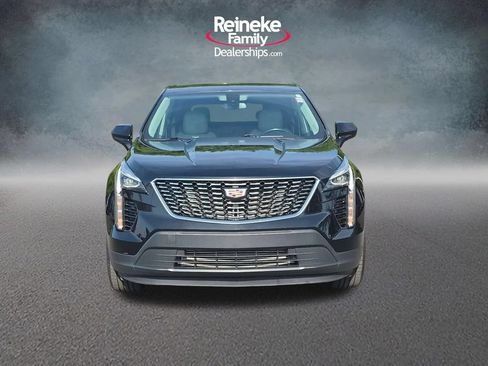 Used 2019 Cadillac XT4 Luxury w/ Cold Weather Package FWD image 2