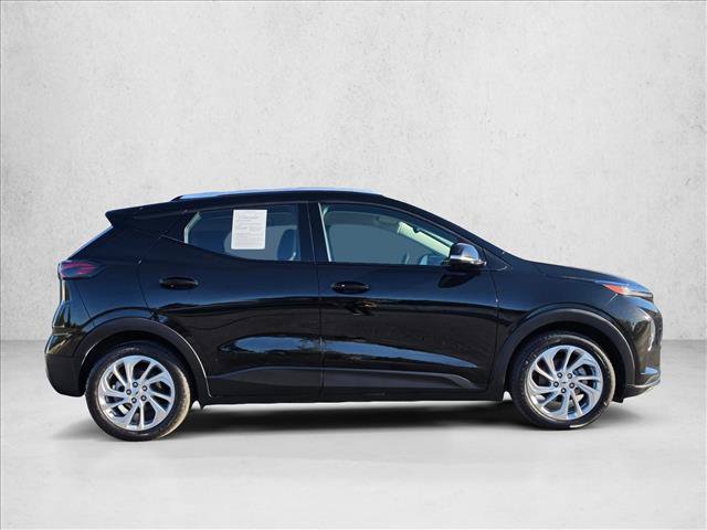 Used 2022 Chevrolet Bolt EUV LT w/ Comfort Package FWD image 6