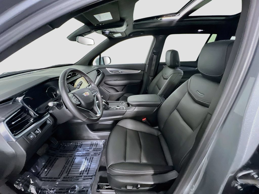 Certified 2024 Cadillac XT6 Luxury w/ LPO, Floor Liner Package AWD/4WD image 20