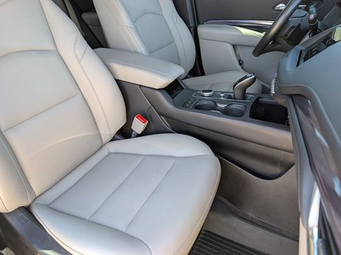 Used 2023 Cadillac XT4 Luxury w/ LPO, Onyx Lite Package AWD/4WD image 21