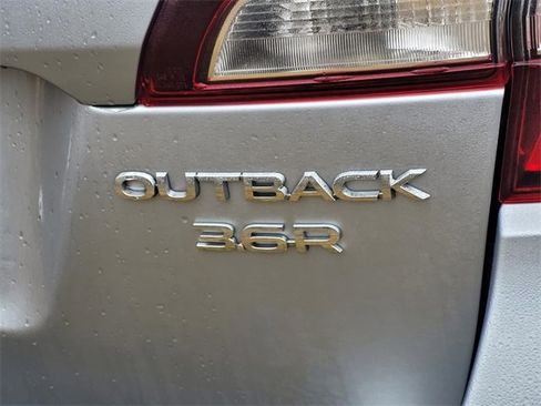 Used 2018 Subaru Outback 3.6R Limited image 10