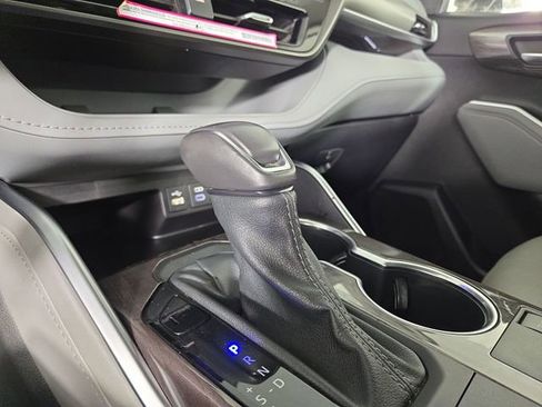 Used 2024 Toyota Highlander Limited image 21