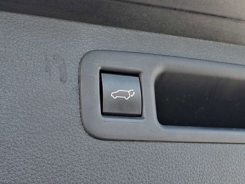 Used 2023 Toyota Highlander XLE AWD/4WD image 27