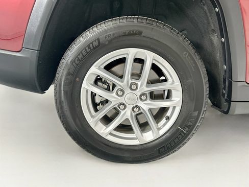 Used 2024 Jeep Grand Cherokee L Laredo RWD image 31